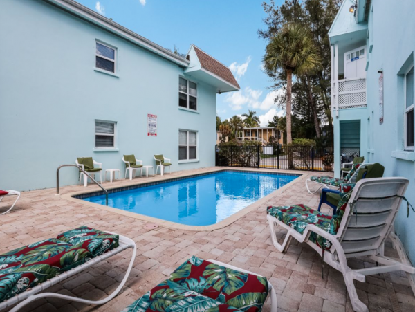 Short walk to Siesta key Village and Beach