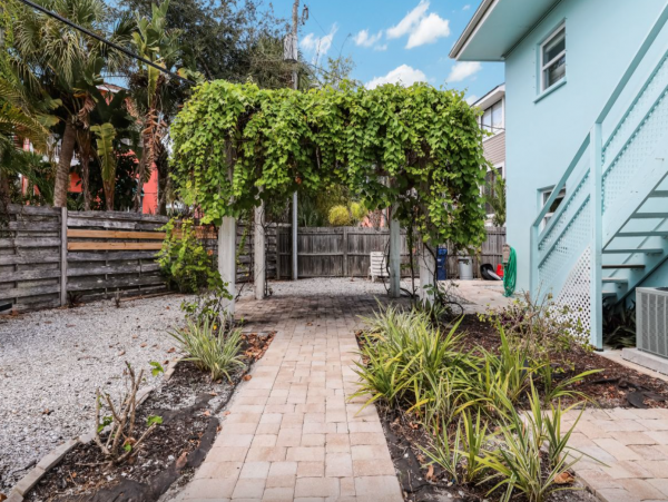 Short walk to Siesta key Village and Beach