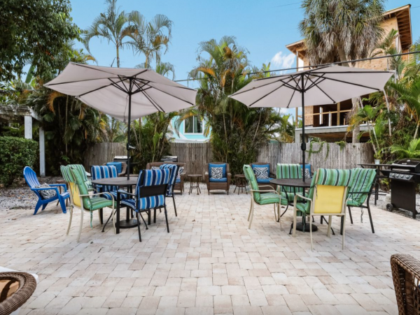 Short walk to Siesta key Village and Beach
