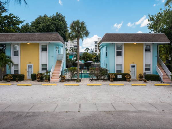 Short walk to Siesta key Village and Beach