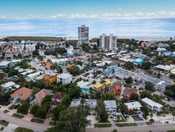 Short walk to Siesta key Village and Beach