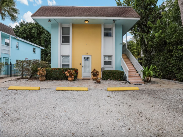 Short walk to Siesta key Village and Beach