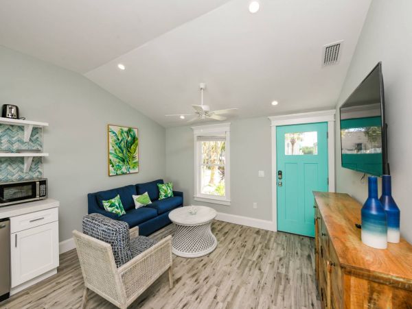 Holmes Beaches Vacation Home with 2 Bedroom & Pool