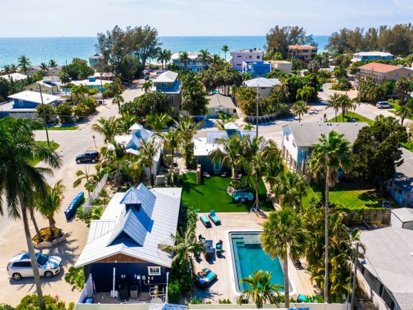 Holmes Beaches Vacation Home with 2 Bedroom & Pool