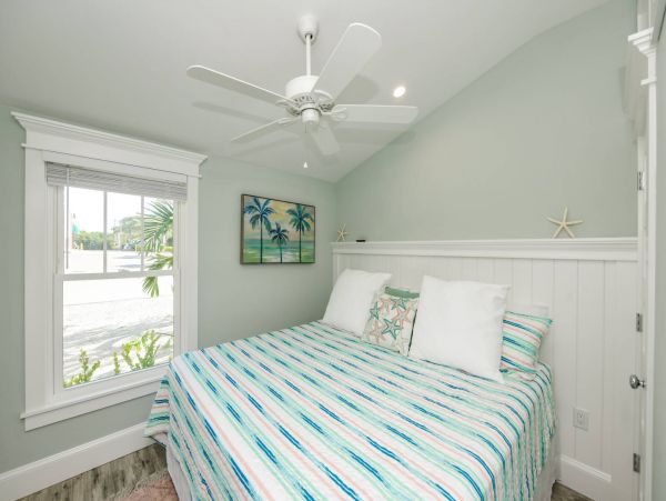 Holmes Beaches Vacation Home with 2 Bedroom & Pool