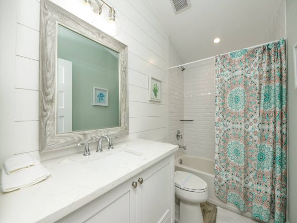 Holmes Beaches Vacation Home with 2 Bedroom & Pool