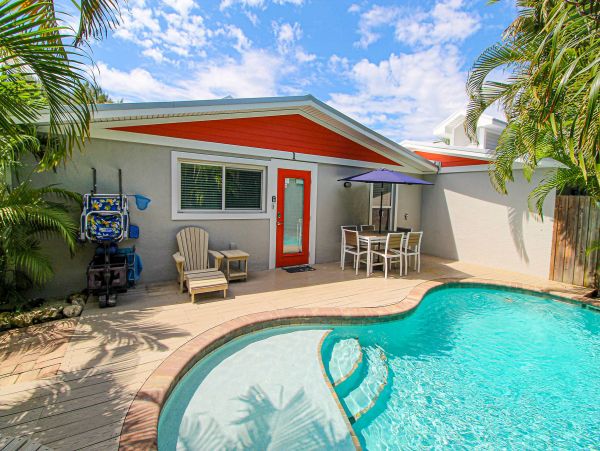 One minute walk to beach with private pool