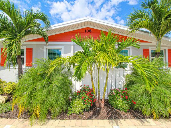 One minute walk to beach with private pool