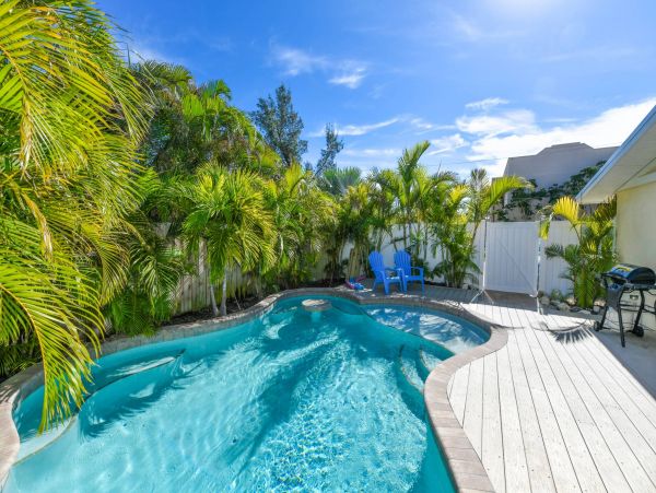 One minute walk to beach with private pool