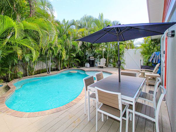 One minute walk to beach with private pool