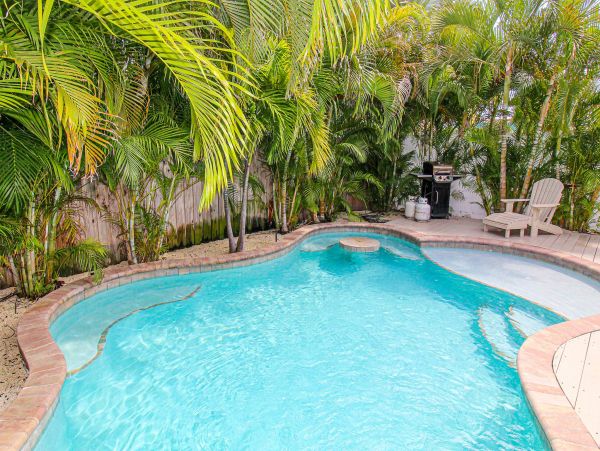 One minute walk to beach with private pool