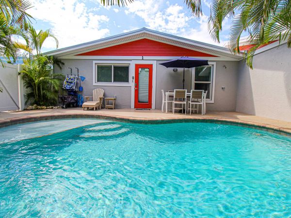 One minute walk to beach with private pool