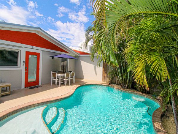 One minute walk to beach with private pool