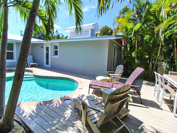 One minute walk to beach with private pool