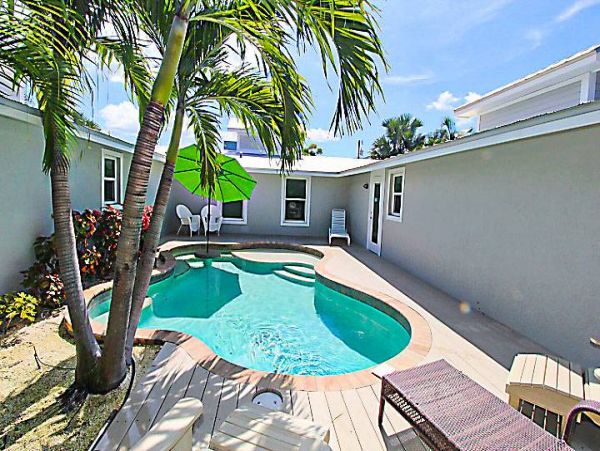 One minute walk to beach with private pool