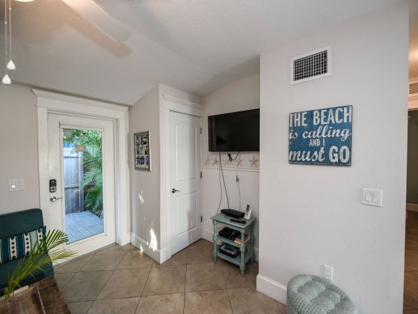 One minute walk to beach with private pool