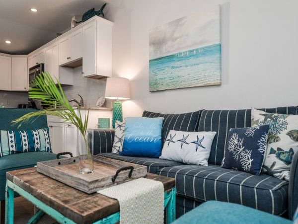One minute walk to beach with private pool