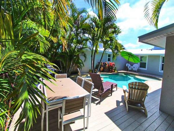 One minute walk to beach with private pool