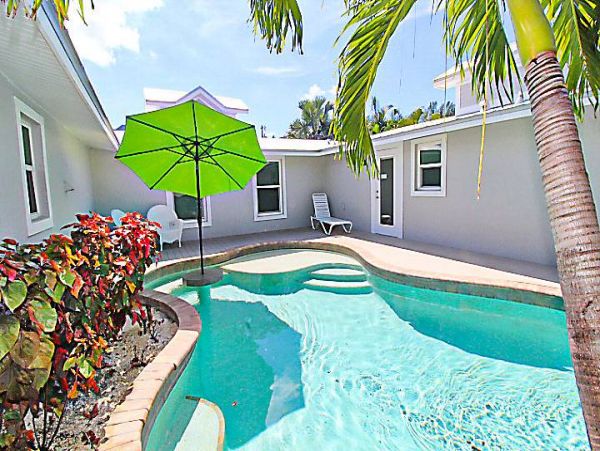 One minute walk to beach with private pool