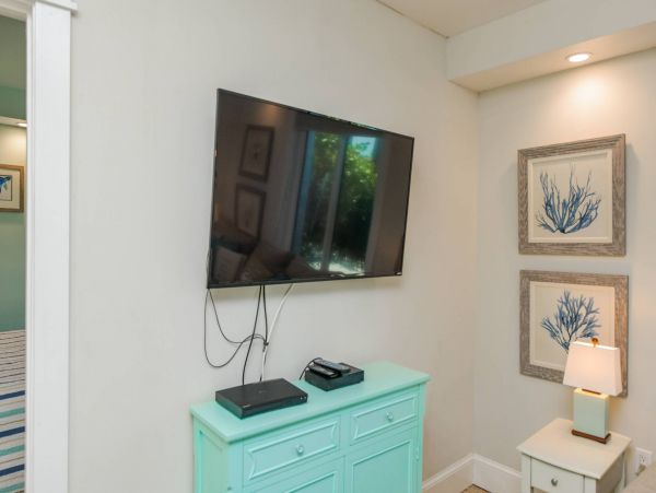 Bay Front Two Bedroom Condo With Pool