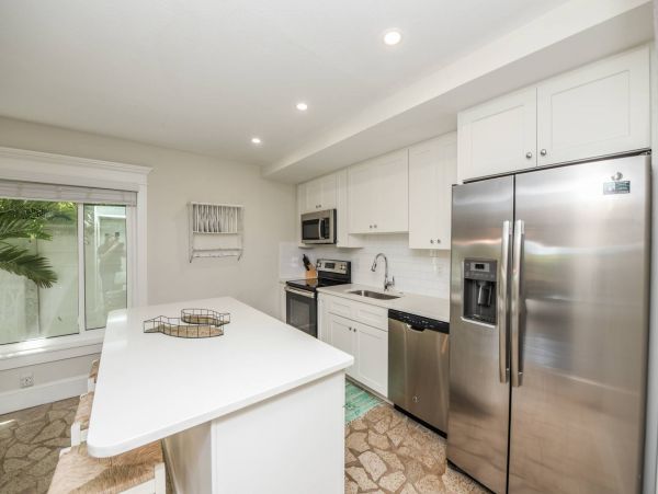 Bay Front Two Bedroom Condo With Pool
