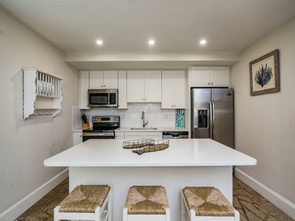 Bay Front Two Bedroom Condo With Pool