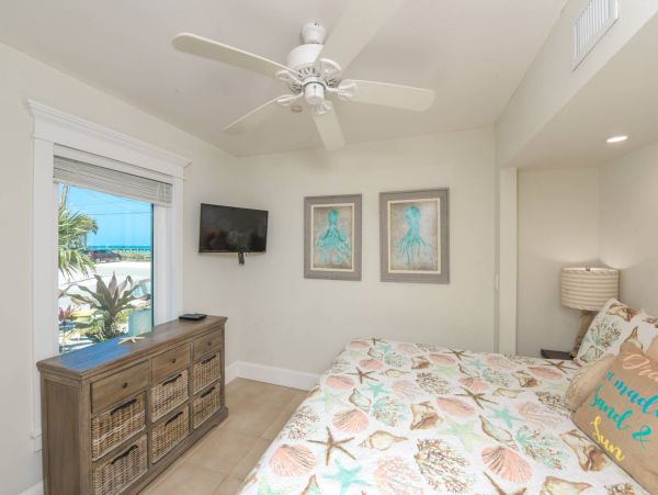 Bay Front Two Bedroom Condo With Pool