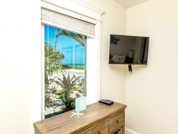 Bay Front Two Bedroom Condo With Pool