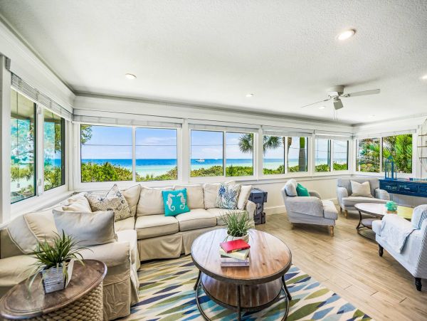 Bay Front Three Bedroom Condo With Ocean Views