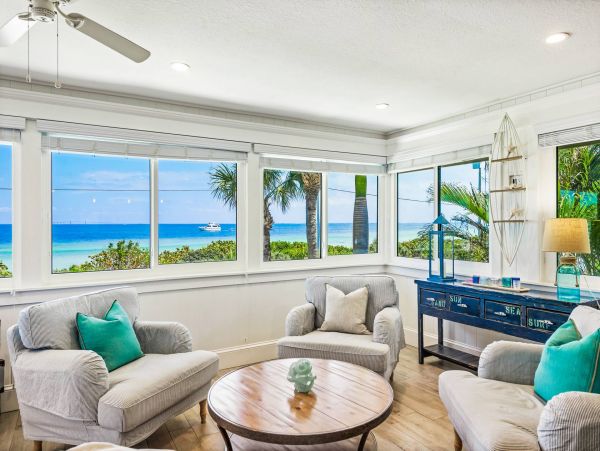 Bay Front Three Bedroom Condo With Ocean Views