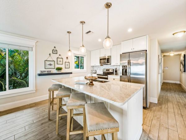 Bay Front Three Bedroom Condo With Ocean Views