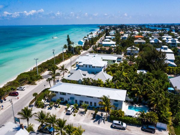 Bay Front Three Bedroom Condo With Ocean Views