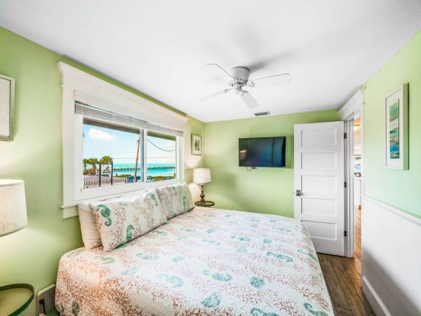 Bay Front Three Bedroom Condo With Ocean Views