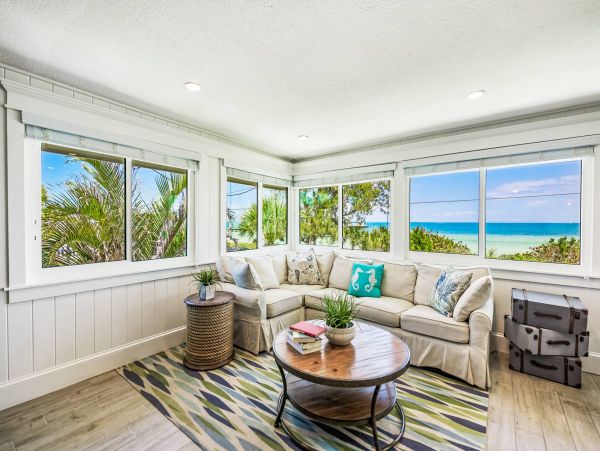 Bay Front Three Bedroom Condo With Ocean Views