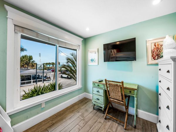 Bay Front Three Bedroom Condo With Ocean Views