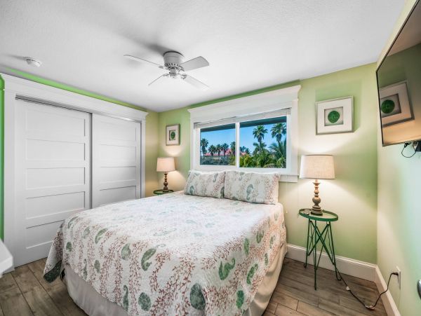 Bay Front Three Bedroom Condo With Ocean Views