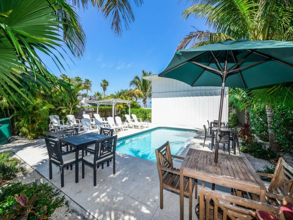 Bay Front Three Bedroom Condo With Ocean Views