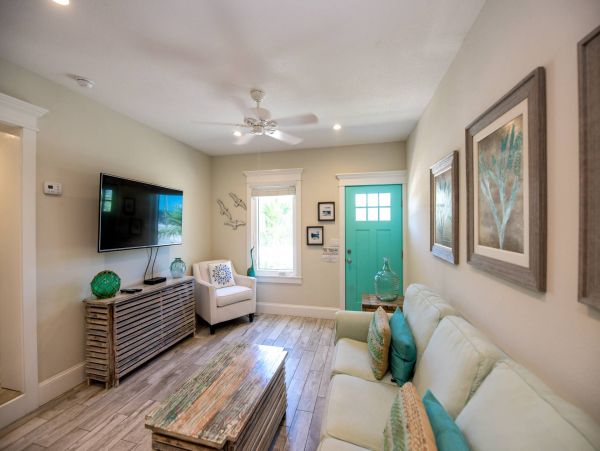 Bay Front One Bedroom Condo With Pool