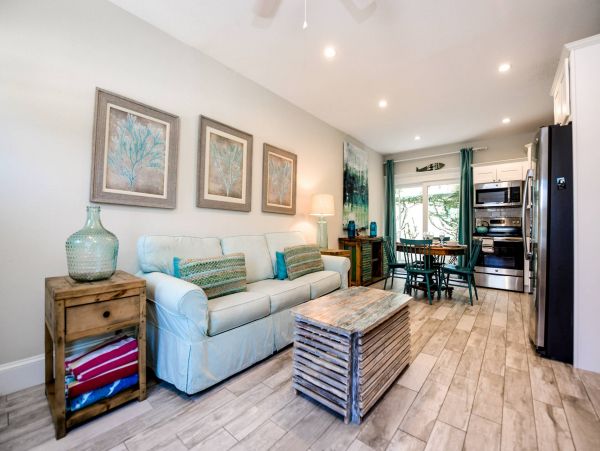 Bay Front One Bedroom Condo With Pool