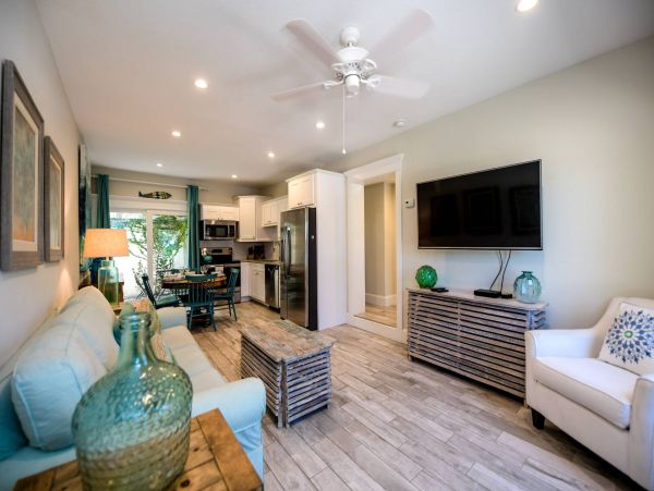 Bay Front One Bedroom Condo With Pool