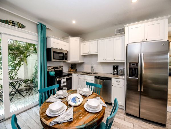 Bay Front One Bedroom Condo With Pool