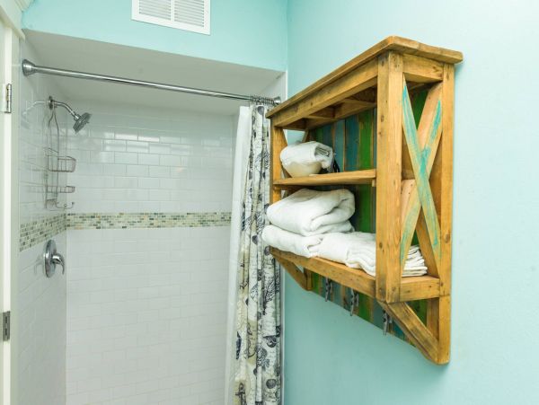Bay Front One Bedroom Condo With Pool