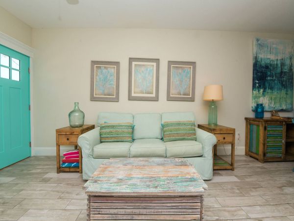 Bay Front One Bedroom Condo With Pool