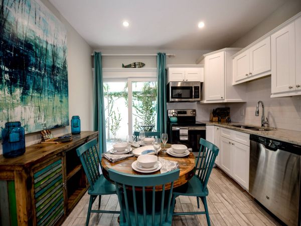 Bay Front One Bedroom Condo With Pool