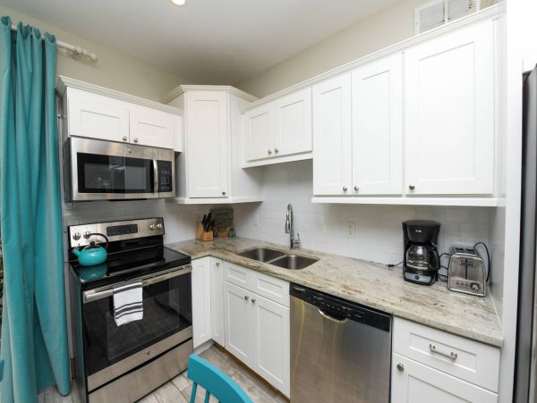 Bay Front One Bedroom Condo With Pool