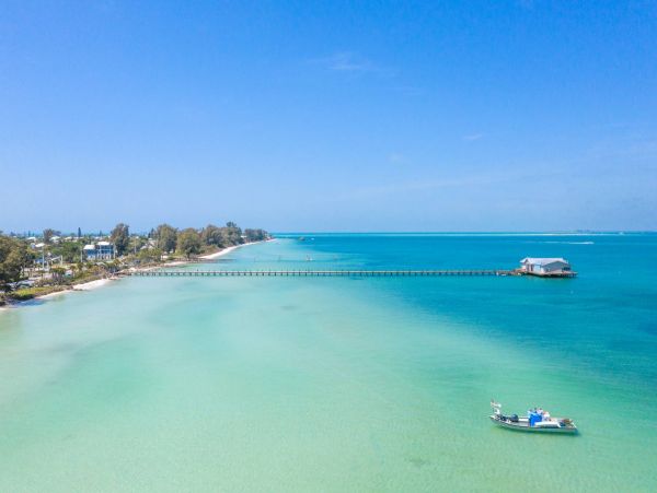 Bay Front One Bedroom Condo With Pool