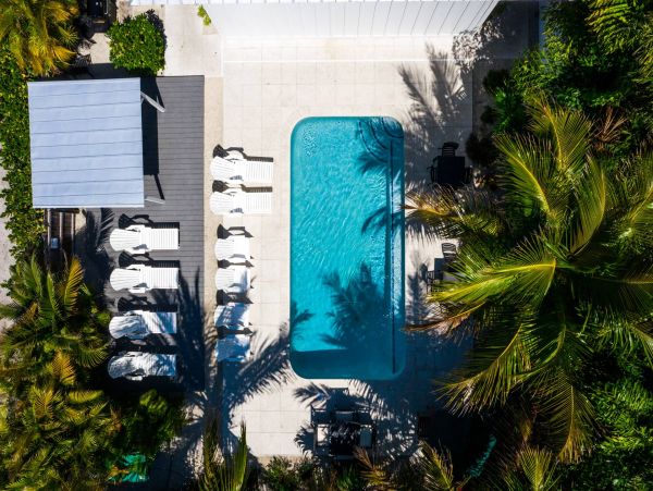 Bay Front One Bedroom Condo With Pool