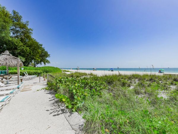 On Beach Holmes Beach Vacation Condo One Bedroom