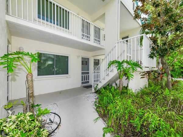 On Beach Holmes Beach Vacation Condo One Bedroom