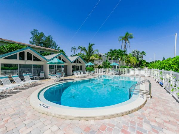 On Beach Holmes Beach Vacation Condo One Bedroom
